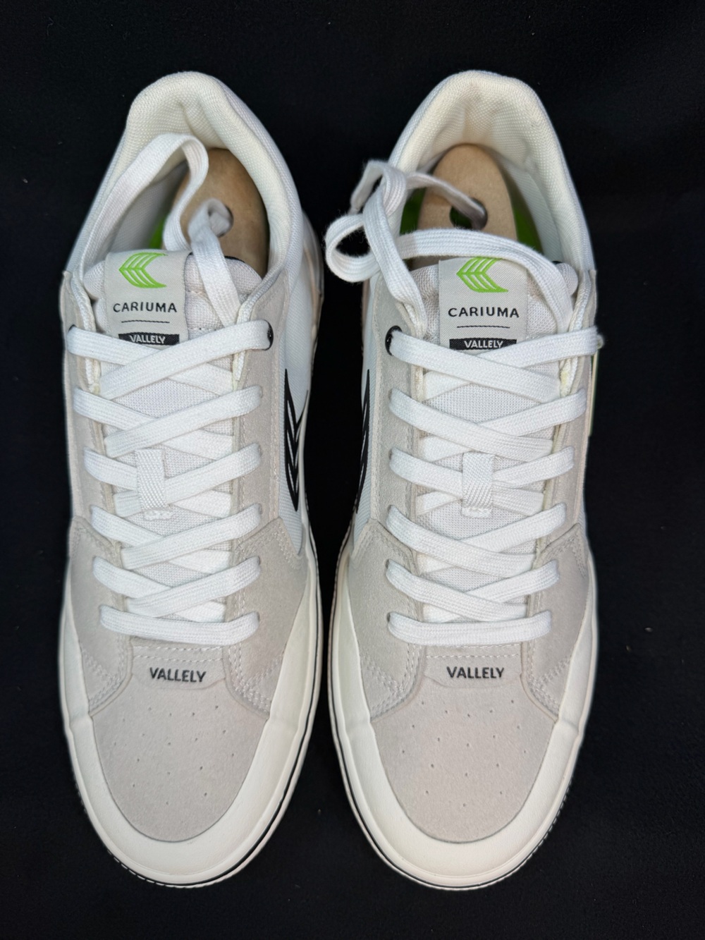 Cariuma Men's Vallelly Sneakers in White with Cream Accents size 11 men’s